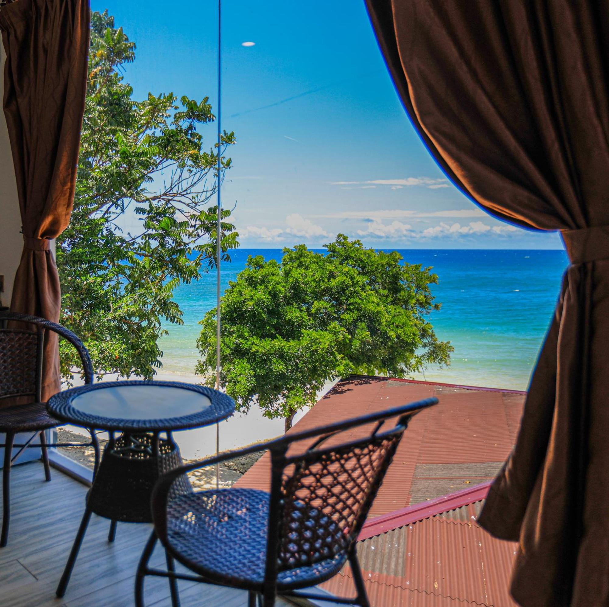 Dolphin Bay Island Resort Kota Belud Buitenkant foto